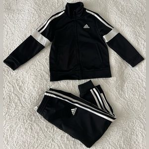 Toddler Adidas tracksuit set.. New without tags. Size 3T